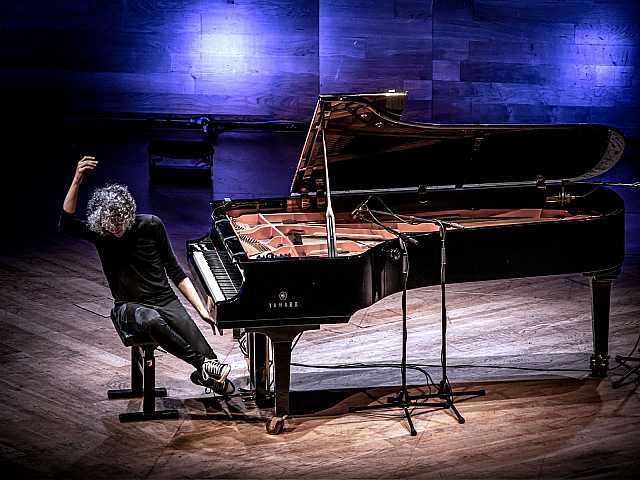 IN PRESENZA
Serata di fine anno: incontro con Giovanni Allevi (con accompagnatore)